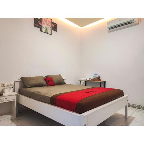 RedDoorz Syariah at Naffa Homestay