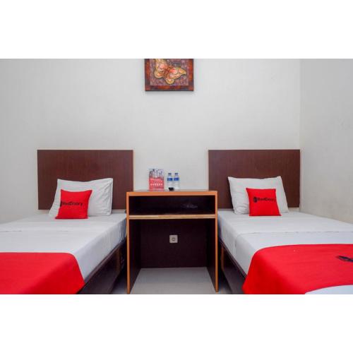 RedDoorz Syariah At Namira Hotel