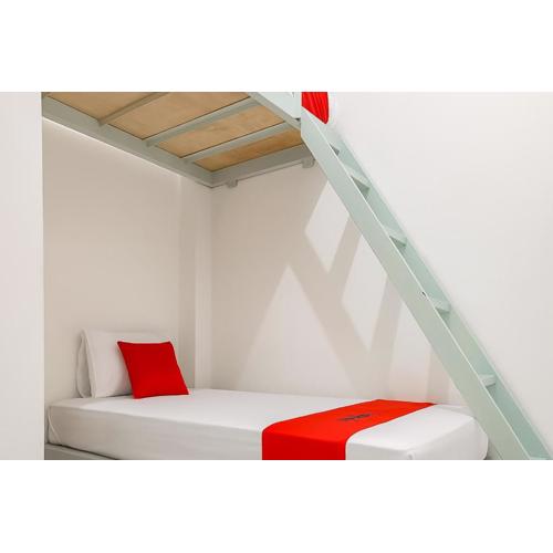 RedDoorz Syariah at Obelix Cirebon