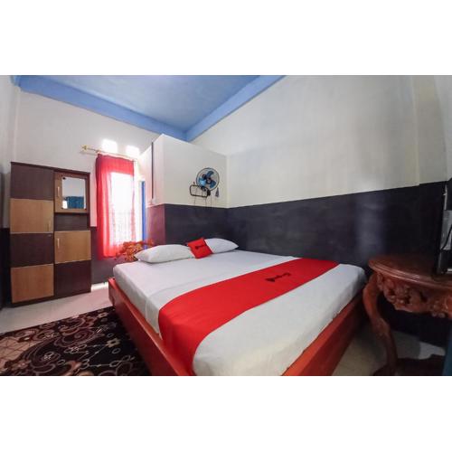 RedDoorz Syariah at Penginapan Queen Sungai Penuh