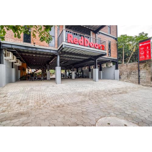 RedDoorz Syariah @ Babadan Baru Jakal