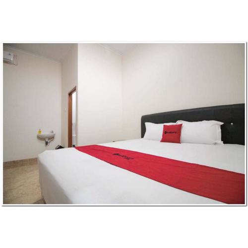 RedDoorz Syariah @ Jatinegara