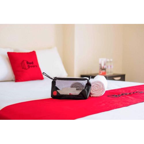 RedDoorz Syariah @ Jatiwangi Guest House 2 Cafe & Resto