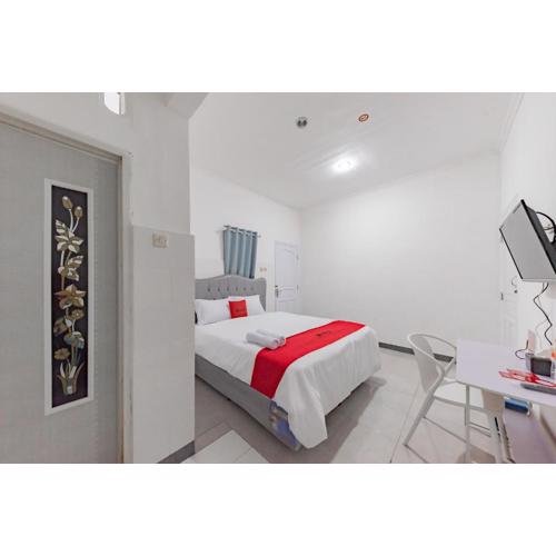 RedDoorz Syariah near Alun Alun Ciledug Cirebon