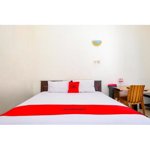 RedDoorz Syariah near Alun Alun Kebumen