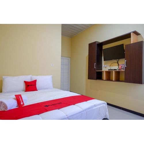 RedDoorz Syariah near Alun Alun Pati