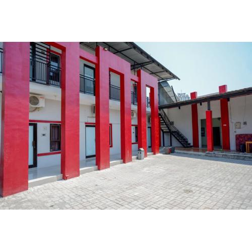 RedDoorz Syariah near Alun Alun Tegal