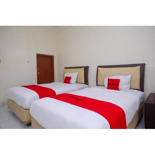 RedDoorz Syariah near Alun Alun Wonosari