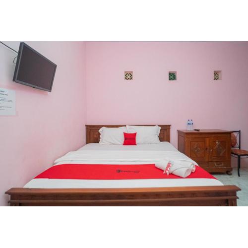 RedDoorz Syariah near Batu Night Spectacular 3