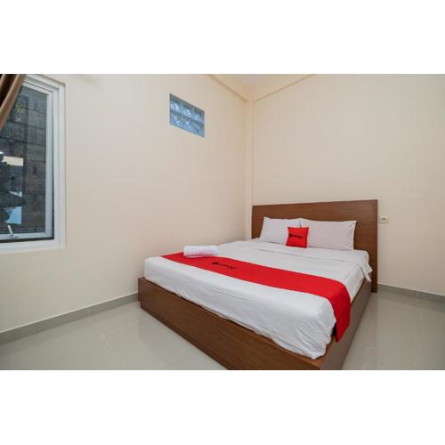 RedDoorz Syariah near Batu Night Spectacular