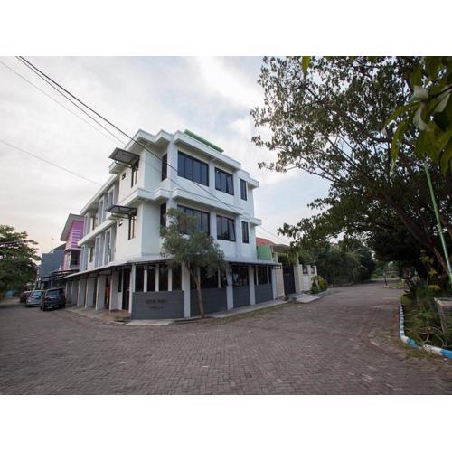 RedDoorz Syariah near DBL Arena 2