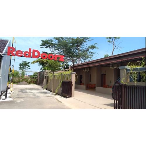 RedDoorz Syariah near Exit Tol Pemalang Comal 2