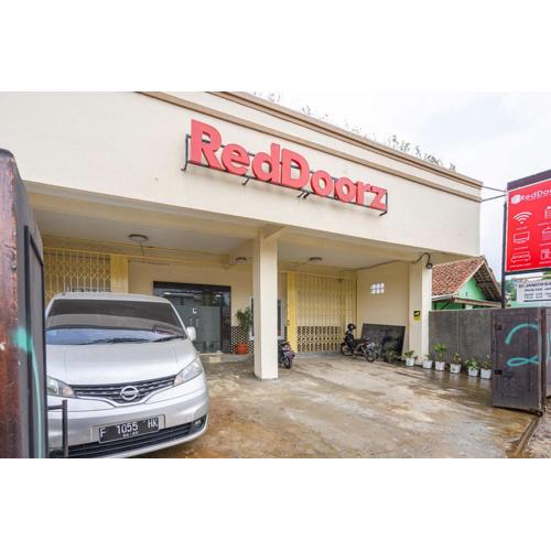 RedDoorz Syariah near Exit Toll Ciawi