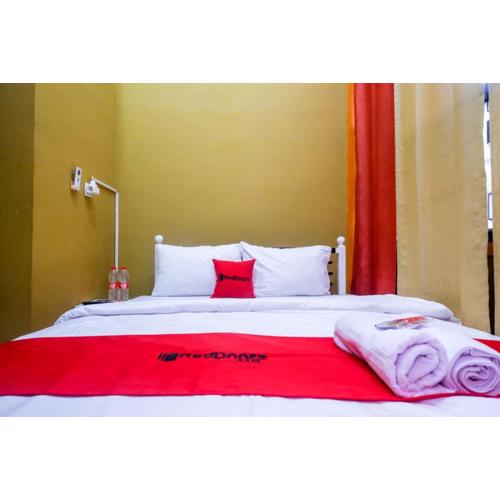 RedDoorz Syariah near Exit Toll Ngemplak Solo