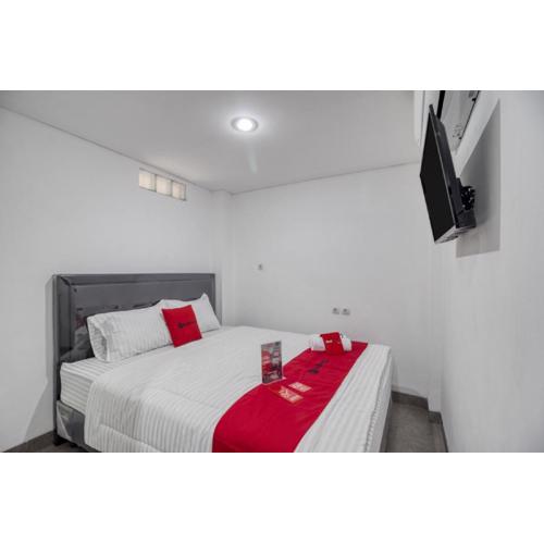 RedDoorz Syariah near Galeria Mall Yogyakarta