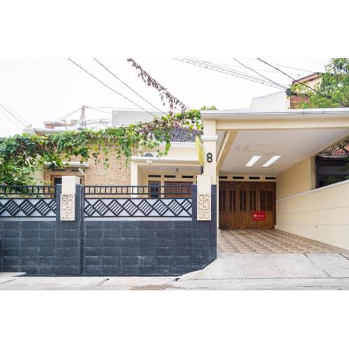 RedDoorz Syariah near Grand Kota Bintang