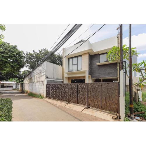 RedDoorz Syariah near Green Park Jatiwarna