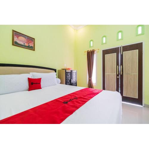 RedDoorz Syariah near Hot Water Boom Solok Selatan