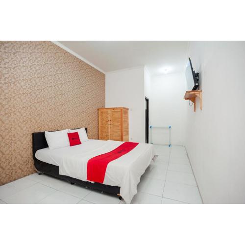 RedDoorz Syariah near Jatisampurna Hospital