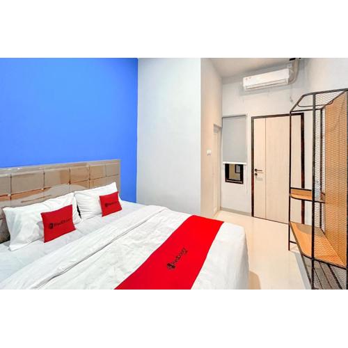 RedDoorz Syariah near Majapahit Semarang