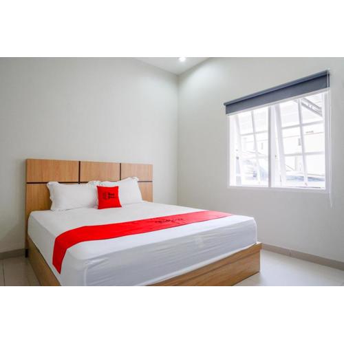 RedDoorz Syariah near Mutiara SIS Al Jufrie Airport Palu 2