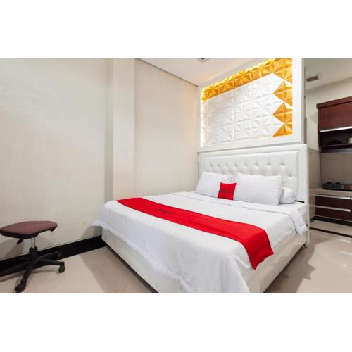 RedDoorz Syariah near Pasar Aceh Shopping Centre