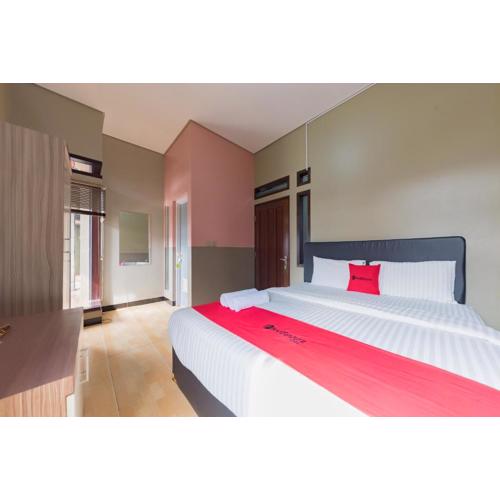 RedDoorz Syariah near Politeknik Negeri Bandung Campus