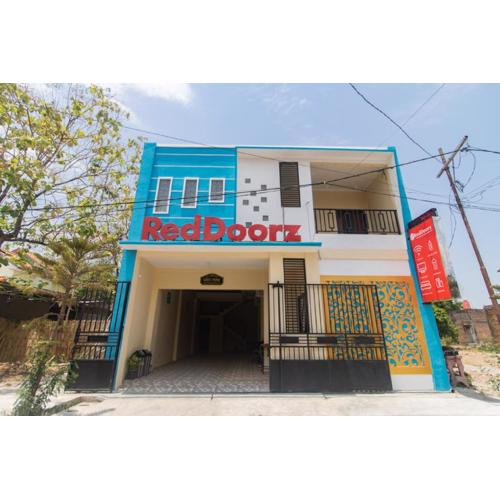 RedDoorz Syariah near Politeknik Negeri Madiun