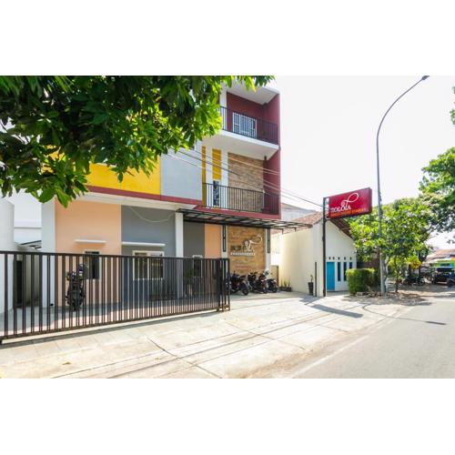 RedDoorz Syariah near Purwosari Train Station