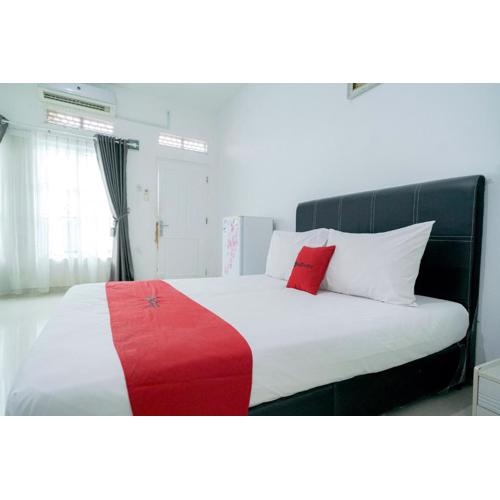 RedDoorz Syariah near RS Awal Bros Batam