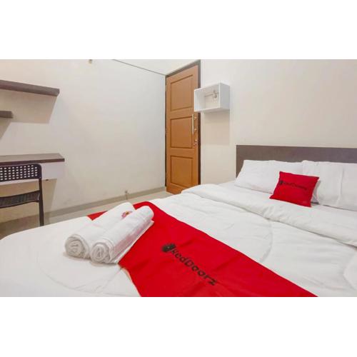 RedDoorz Syariah near RS Bhayangkara Gayamsari Semarang