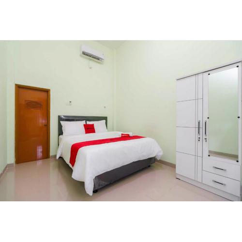 RedDoorz Syariah Near RSUD Dr HM Rabain Muara Enim