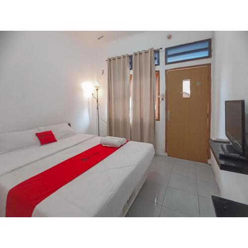 RedDoorz Syariah near RSUD Karawang 2