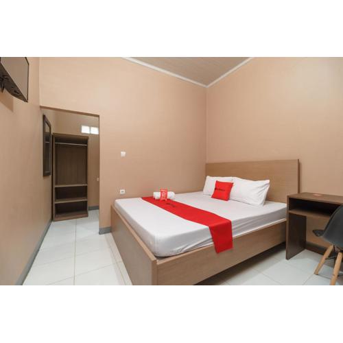 RedDoorz Syariah near Siloam Hospitals Bulak Kapal