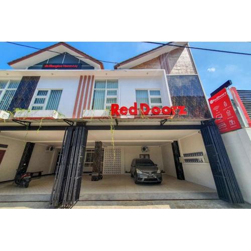 RedDoorz Syariah near Solo Paragon Mall 2