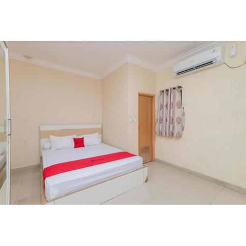 RedDoorz Syariah near Stasiun Karet