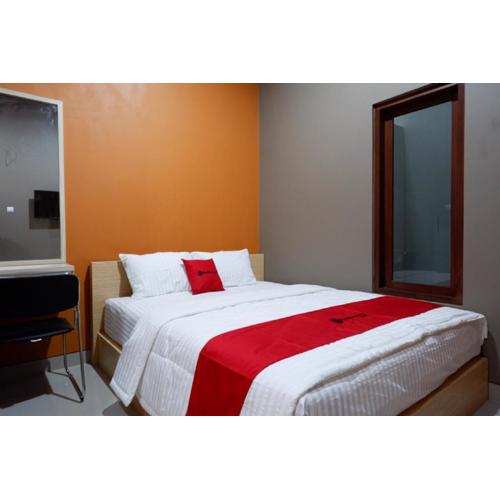 RedDoorz Syariah near Stasiun Tegal