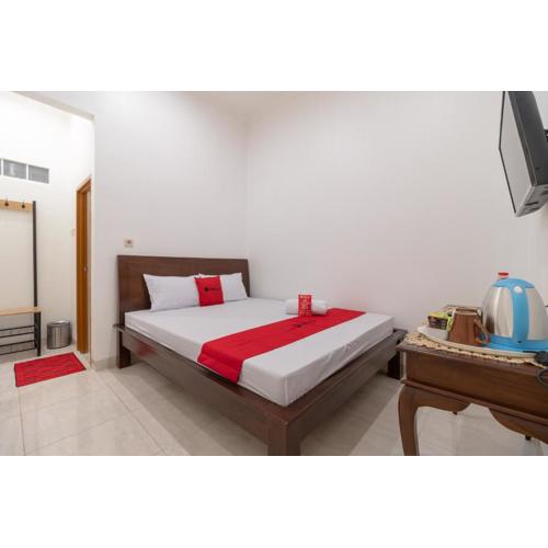 RedDoorz Syariah near Summarecon Mall Bekasi