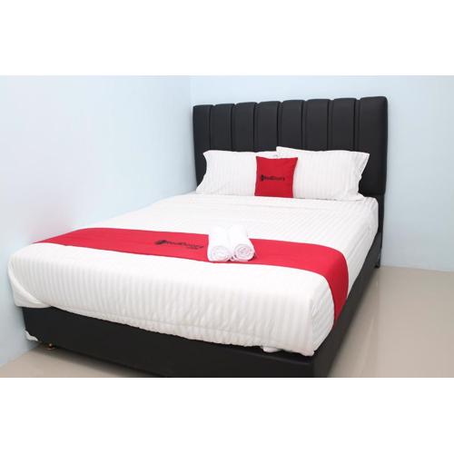 RedDoorz Syariah near Suncity Mall Madiun