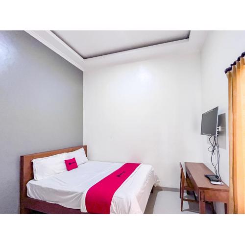 RedDoorz Syariah near Suncity Waterpark Sidoarjo