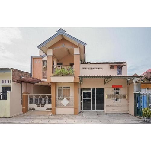 RedDoorz Syariah near Suramadu