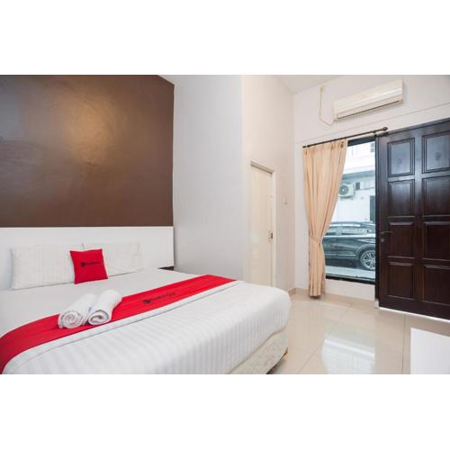 RedDoorz Syariah near Taman Air Mancur Bogor