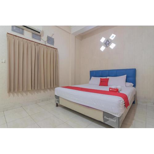 RedDoorz Syariah near Terminal Batu Ampar 2