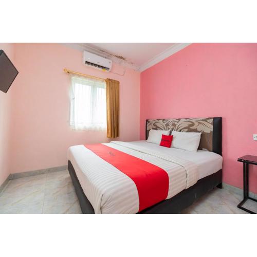 RedDoorz Syariah near Transmart Padang