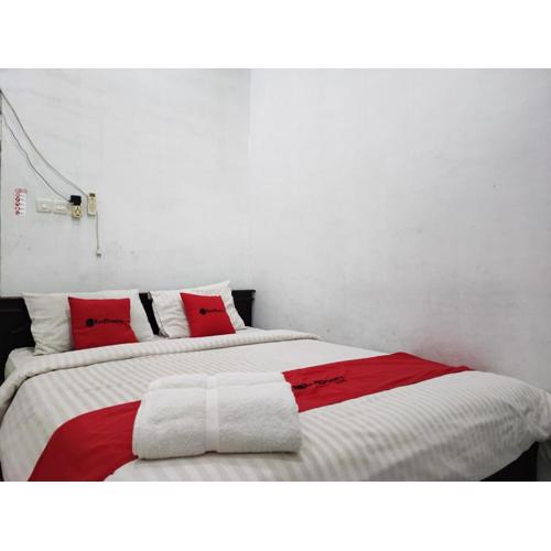 RedDoorz Syariah near Universitas Batanghari Jambi