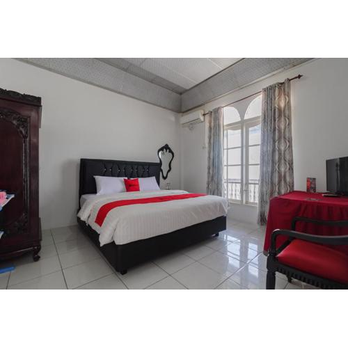 RedDoorz Syariah near Universitas Negeri Padang