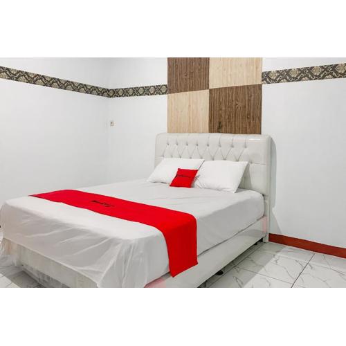 RedDoorz Syariah Plus at Raisaespace Cianjur