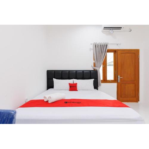 RedDoorz Syariah @ Sakura Hotel Duren Sawit