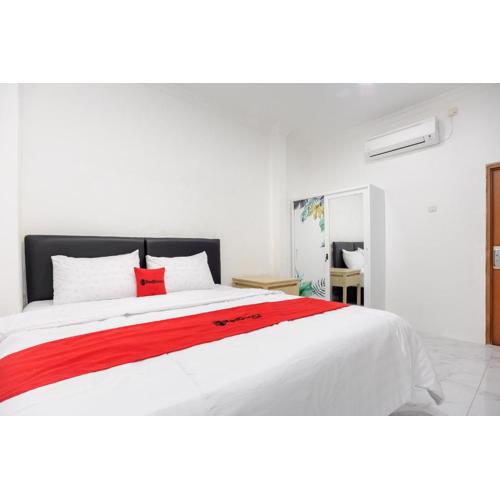 RedDoorz Syariah @ Sakura Hotel Jatiwaringin
