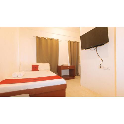 RedDoorz @ The Central Inn Boracay Island